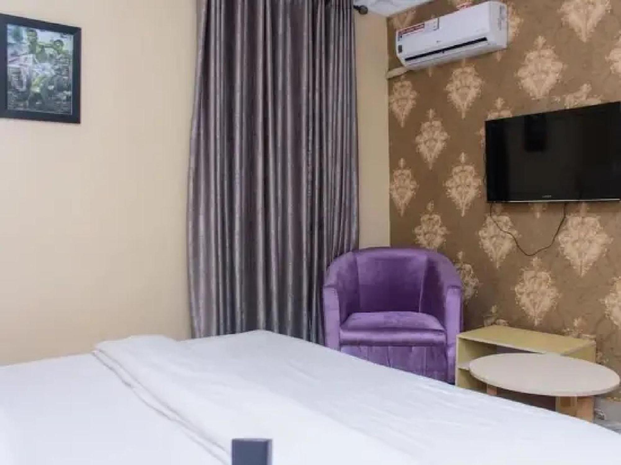 Room In Lodge - Ambience Hotels Abujahome For Leisure And Business Travellers Dış mekan fotoğraf